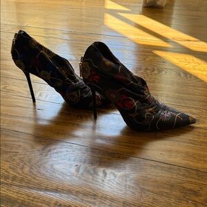 Elegant Black Patterned Women's Heels